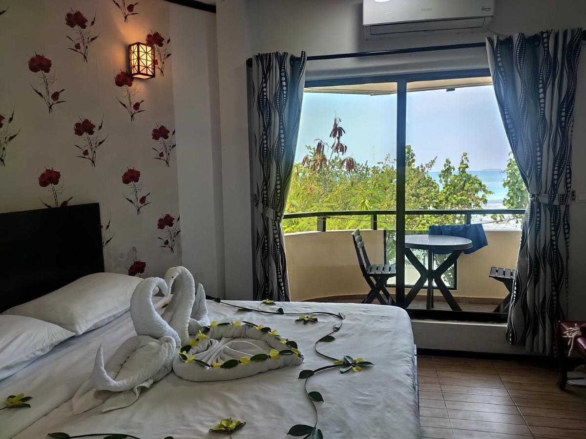 דיפושי Crown Beach Hotel-Private Bikini Beach מראה חיצוני תמונה